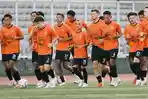 Tampak-pemain-Persija-Jakarta-melakukan-latihan-di-komplek-lapangan-GBK.jpg