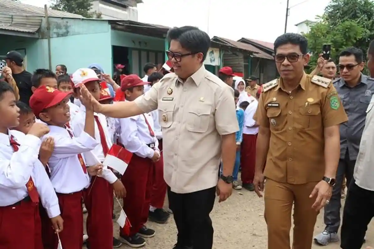 Wabup Rendi Solihin Gas Program Kukar Idaman Terbaik, Tinjau Jalan Hingga Bantu Petani