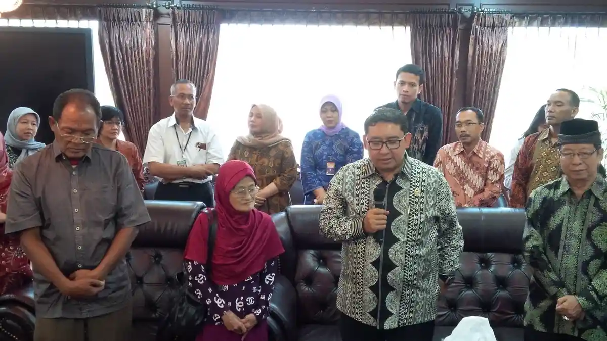 Cerita Guru SD Sebelum Dipertemukan dengan Fadli Zon