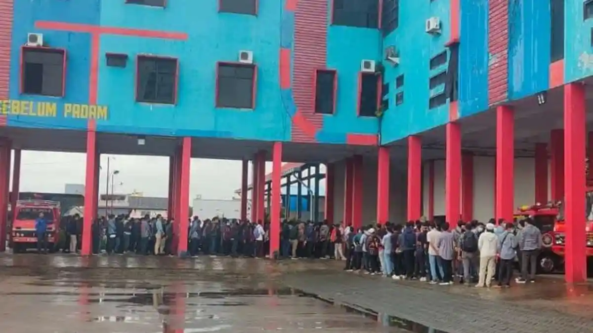 Terkait Kerumunan Pendaftar di Kantor Damkar Makassar, Pengamat: Kenapa Pj Wali Kota Diam?