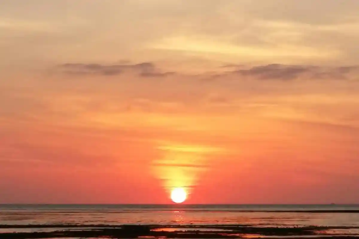 Begini Indahnya Sunset Pulau Kodingareng Makassar