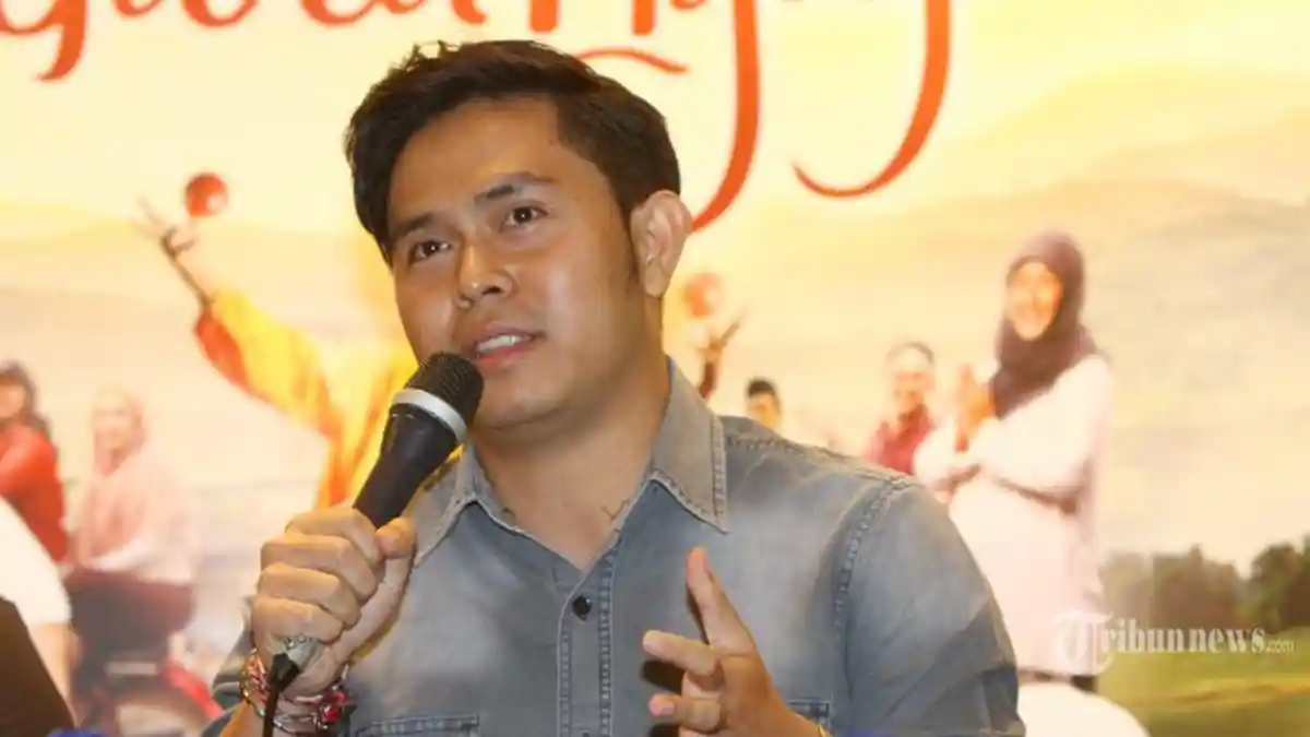 Ayah Cakra Khan Meninggal Dunia Setelah Derita Sakit 'Saya Antar Bapa'