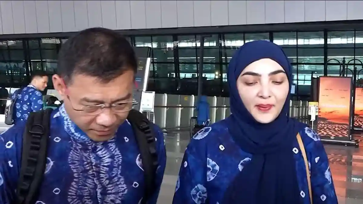 Ashanty dan Anang Hermansyah Boyong Keluarga Besar dan Karyawan Berangkat Umrah