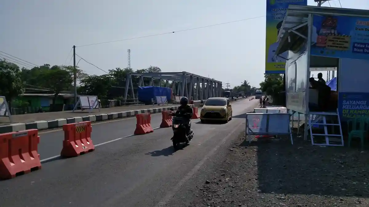 PSBB Hari Kedua, Kendaraan Dari Luar Daerah Terlihat Masih Bebas Memasuki Wilayah Indramayu