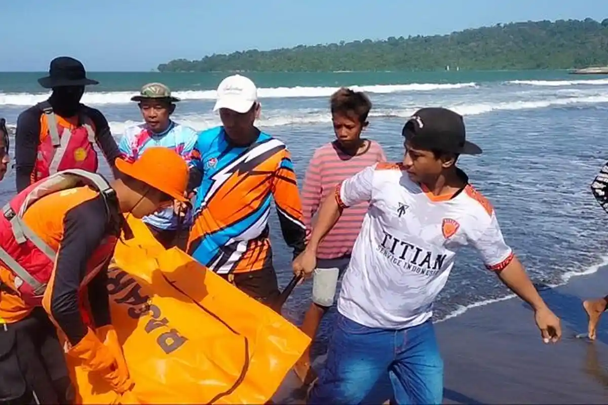 BREAKING NEWS : Hari Ke-4, Tim SAR Gabungan Temukan Nelayan Hilang di Perairan Nusakambangan Cilacap