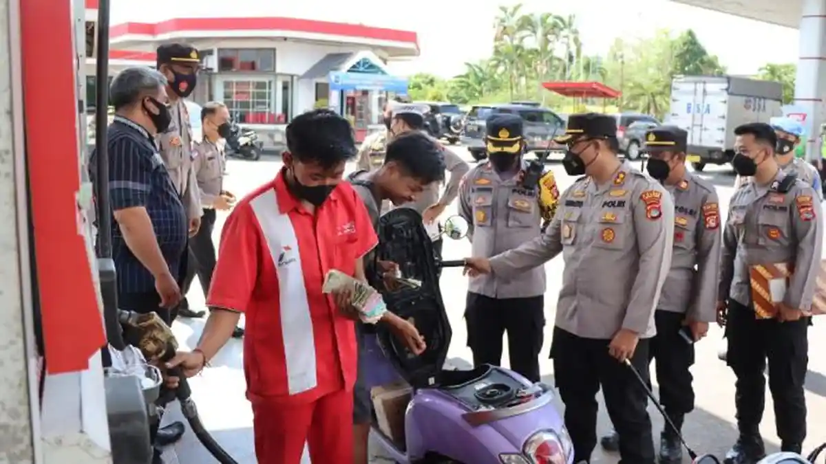 Kapolres Lobar Turun Cek SPBU, Ingatkan Pengelola Jangan Ada Penyelewengan BBM Bersubsidi