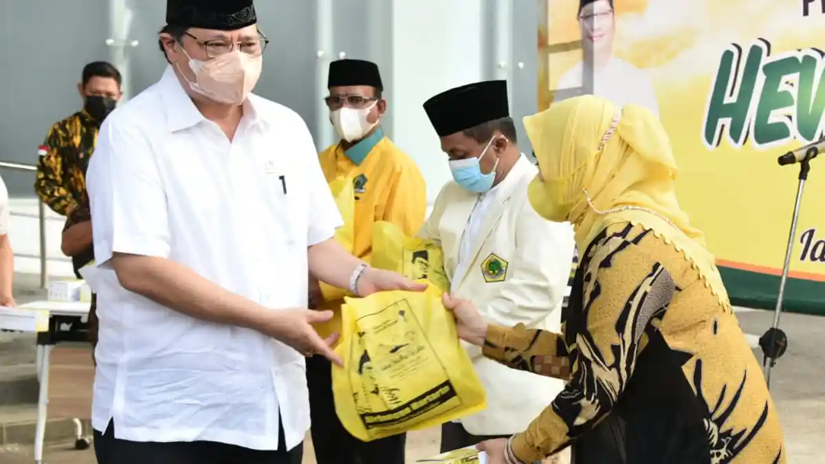 Golkar Bagikan Paket Sembako dan Daging Kurban, Airlangga Hartarto Beri Perintah Khusus ke Kader