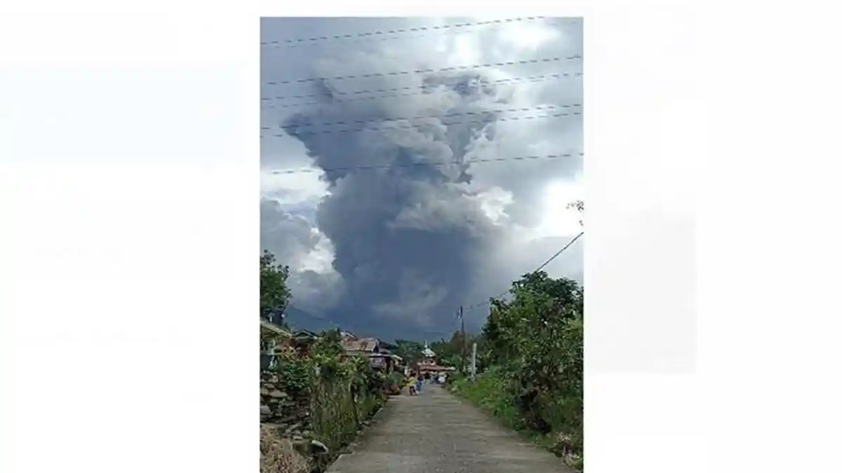 Abu Erupsi Gunung Marapi sampai di Bukittinggi, BPBD Imbau Warga Kurangi Aktivitas Luar Ruangan
