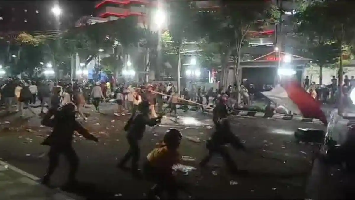 Fakta Demo Ricuh di Semarang: 33 Mahasiswa Alami Luka, Pelajar Digebuki, dan Polisi Terkena Tombak