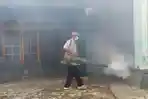 Kegiatan-fogging-di-sejumlah-rumah-warga-Desa-Gunungsari-Madiun.jpg