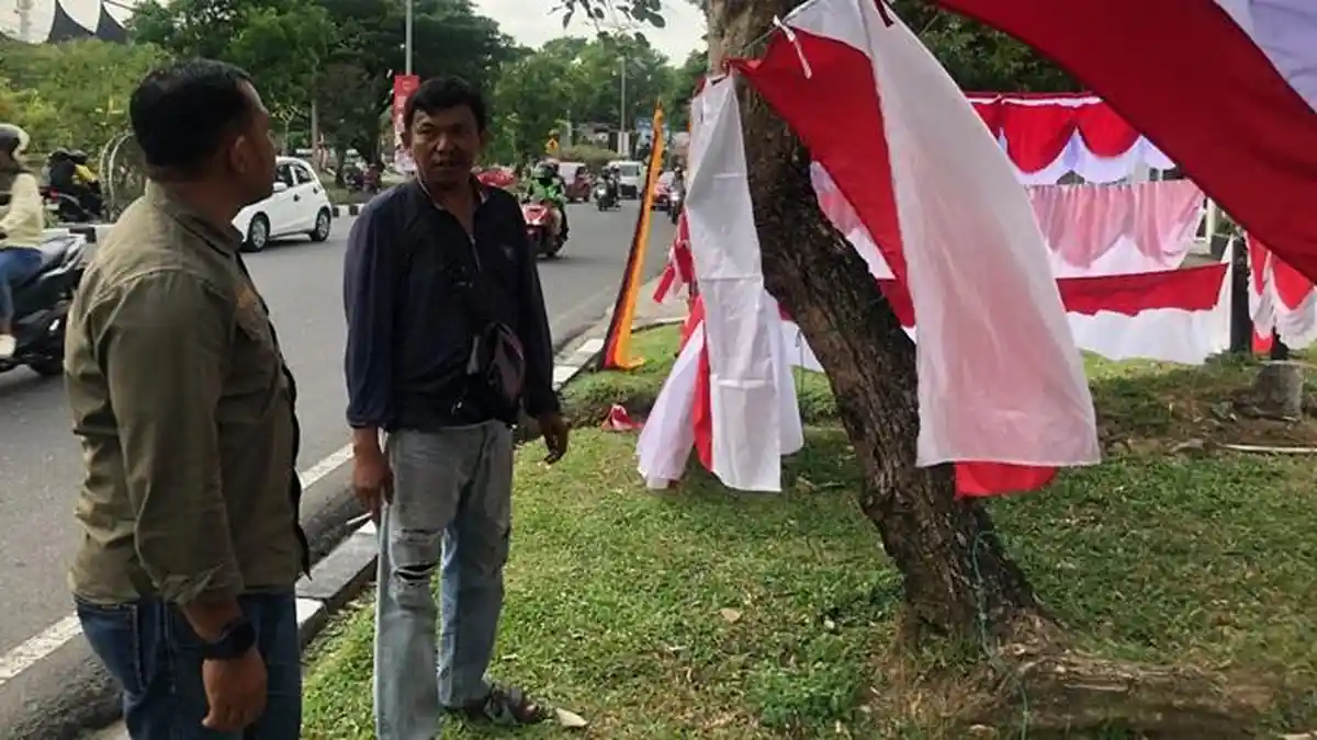 Jelang HUT RI, Pedagang di Padang Tolak Jual Bendera One Piece Meski Banyak Pembeli Bertanya