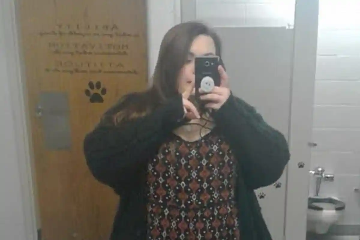 Remaja Ini Mengirim Pesan Mengagetkan ke Ibunya Setelah Dibully Karena Memakai Gaun Ini