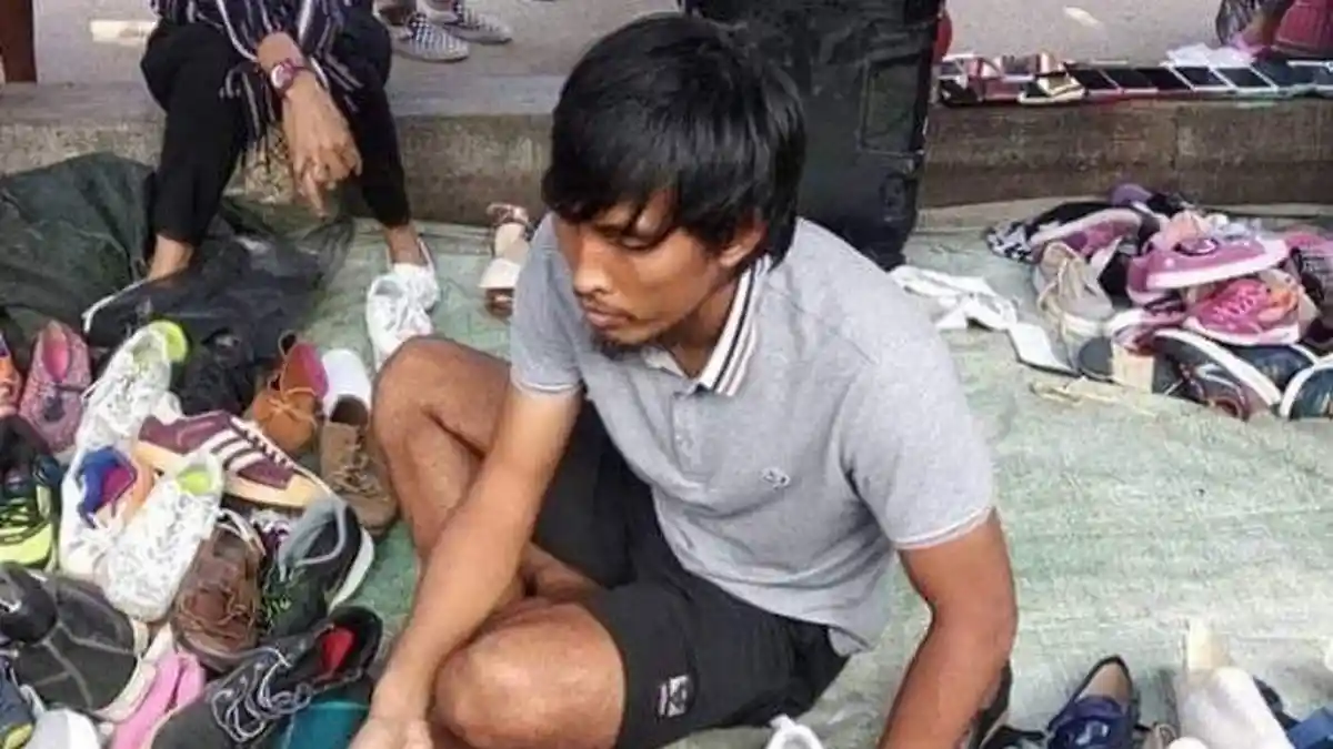 Beredar Foto Budi Sudarsono 'Phyton' Eks Timnas Jual Sepatu Bekas di Batam, Ini Fakta Sebenarnya