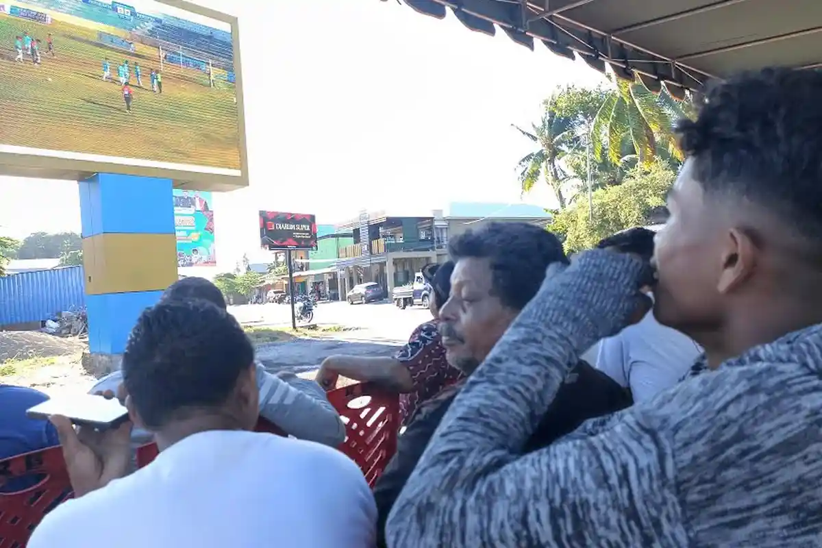 Pemuda Wangatoa Gelar Nobar Pertandingan Tim Persebata Lembata di Piala Soeratin 