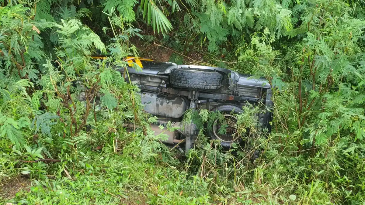 Akibat Jalan Licin, Mobil Dinas Polsek Getasan Masuk Jurang