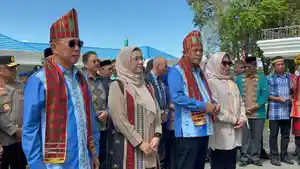 Andi-Sumangerukka-dan-Hugua-Disambut-Tari-Empat-Etnis-Saat-Tiba-di-Rujab-Gubernur-Sulawesi-Tenggara.jpg