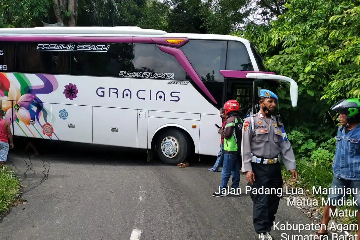 Fakta Bus Pariwisata Tersangkut di Kelok 44 Maninjau, Sopir Tidak Tau Jalan, Gunakan Google Maps
