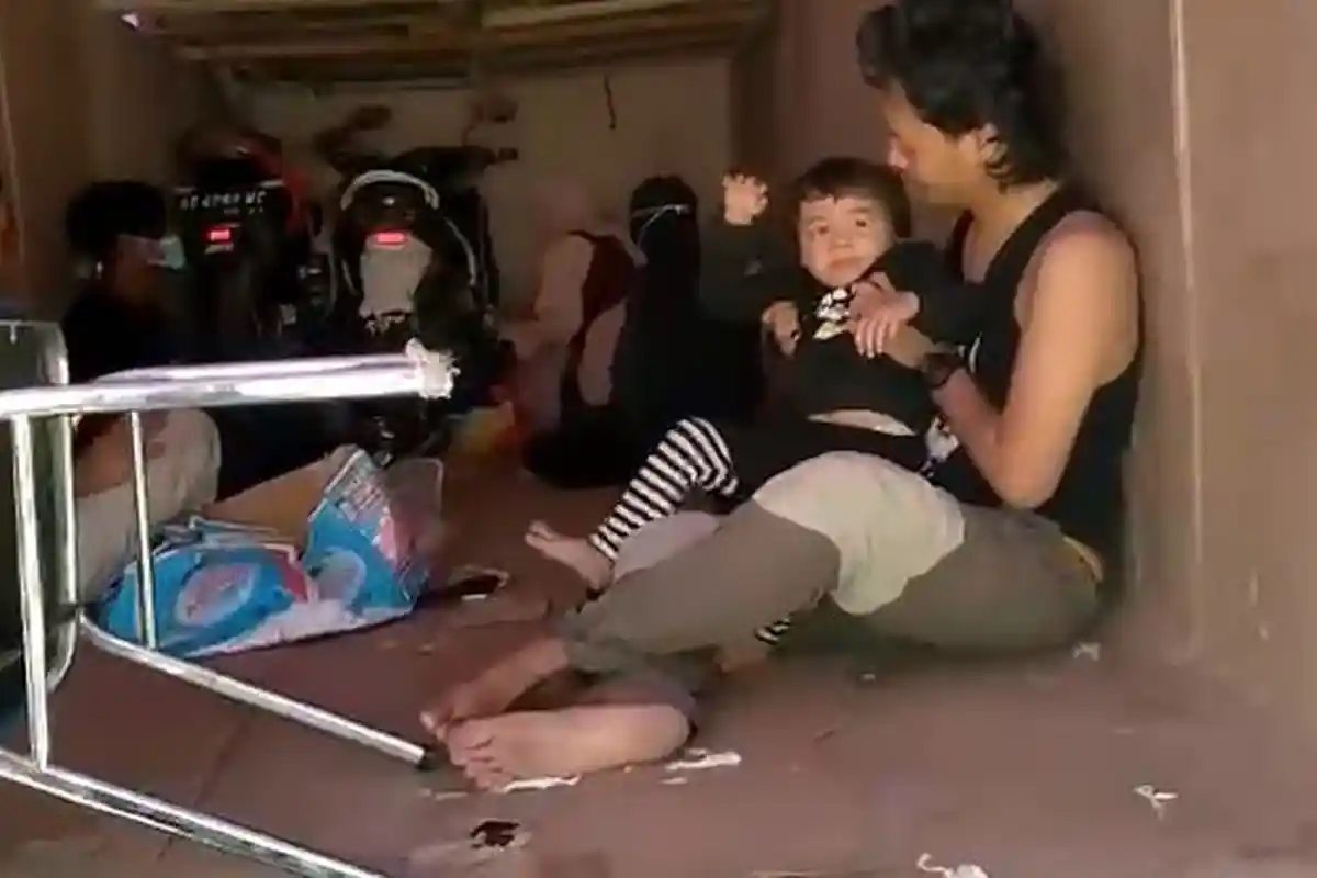 Viral, Sebuah Keluarga Termasuk Balita Bersembunyi di Bak Truk Tertutup Rapat, Diduga Ingin Mudik