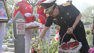 Menkumham-RI-Yasonna-H-Laoly-memimpin-upacara-tabur-bunga-dan-ziarah-di-TMP-Kalibata.jpg