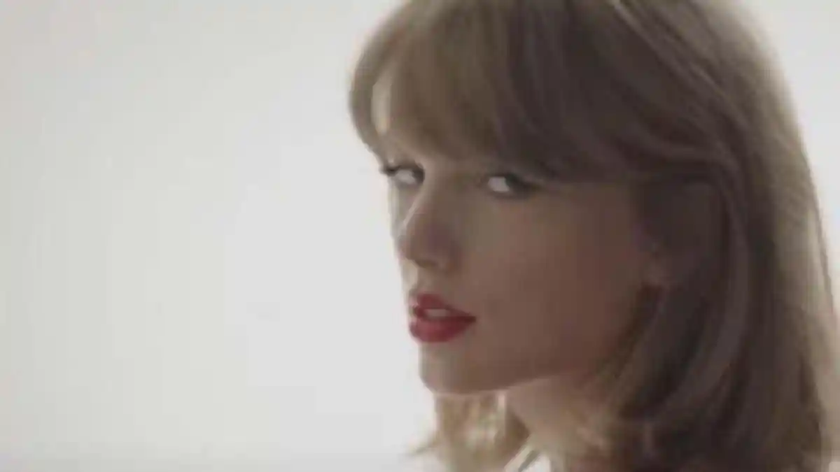 Lirik dan Arti Lagu Taylor Swift - Style, Just Take Me Home
