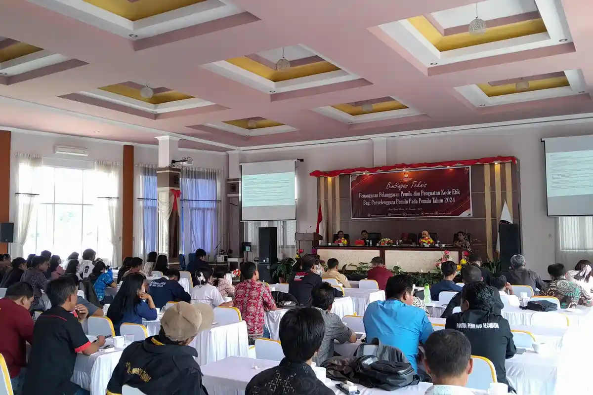 KPU Tana Toraja Gelar Bimtek Bagi PPK dan Panwascam