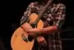 Ian Antono Lelang Gitar Dukung Jokowi-JK