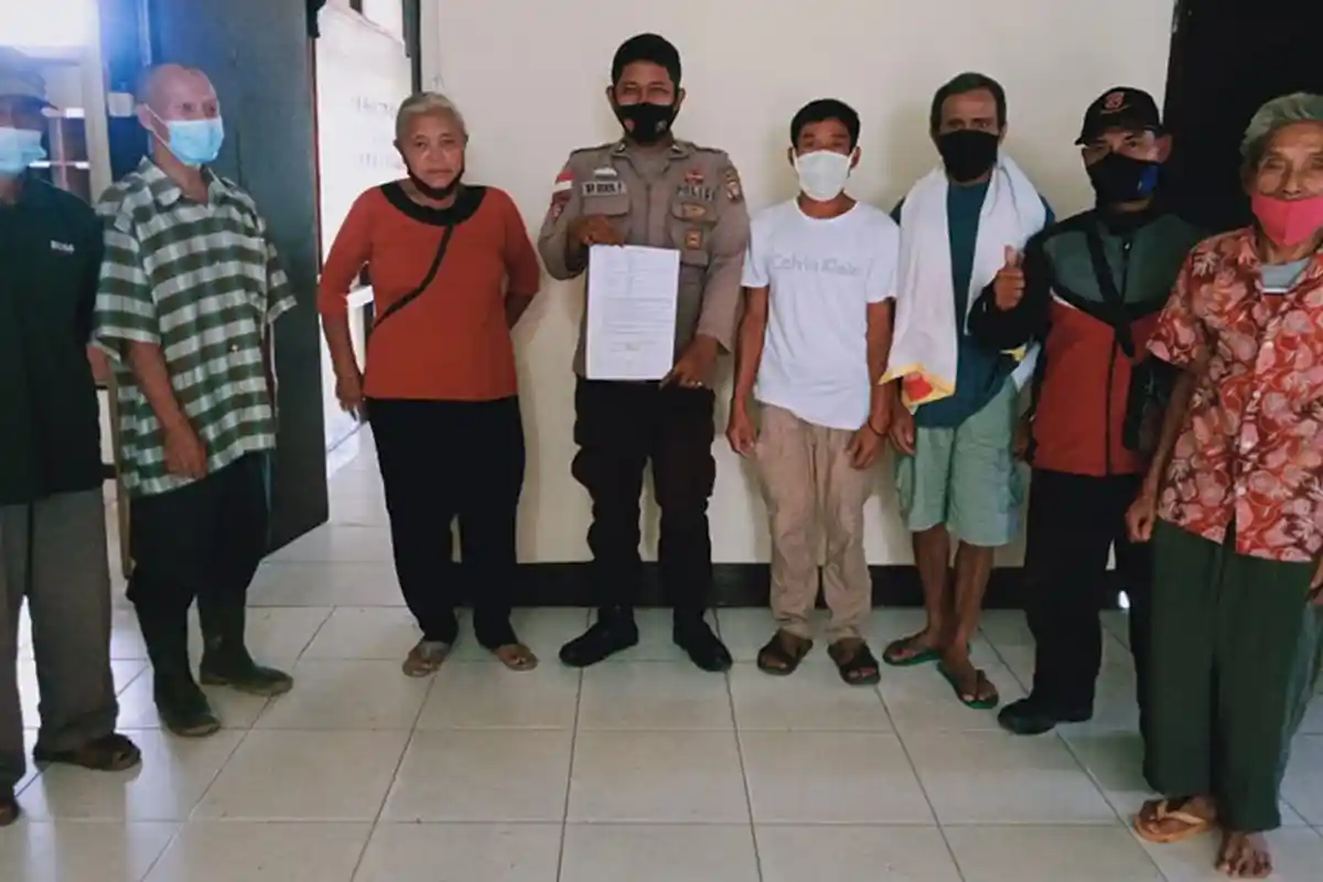 Bhabinkamtibmas Polsek Ledo Selesaikan Permasalahan Tapal Batas Tanah dengan Problem Solving