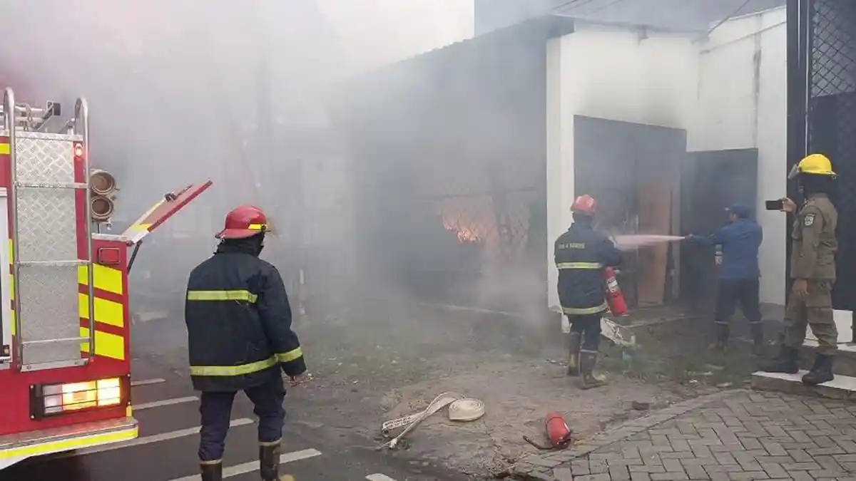 Berawal Percikan Api Dari Korsleting Listrik, Gudang Genset Minimarket Babakanjawa Terbakar