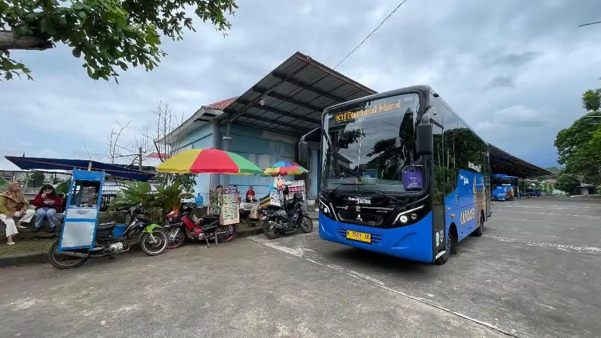 Bus Trans Jatim Berdampak pada Pedagang Terminal Hamid Rusdi Kota Malang, Dulu Sepi Sekarang Ramai
