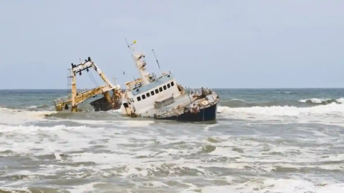 Kapal Nelayan Asal Lamongan Tenggelam, 9 ABK Selamat