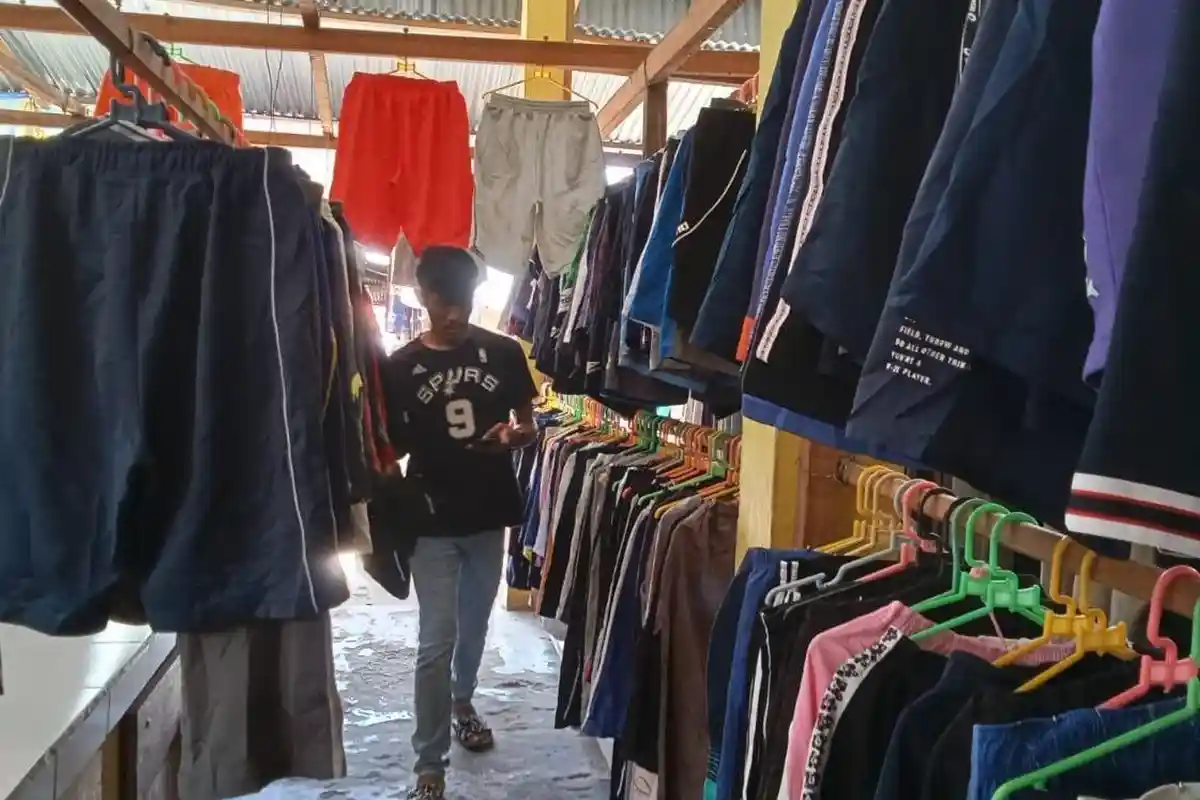 Sepi Pembeli, Pedagang di Pasar Namlea Mengeluh