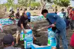 Warga Pangiang Pasangkayu Gotong Royong Bangun Tanggul Darurat, Antisipasi Abrasi Makin Parah