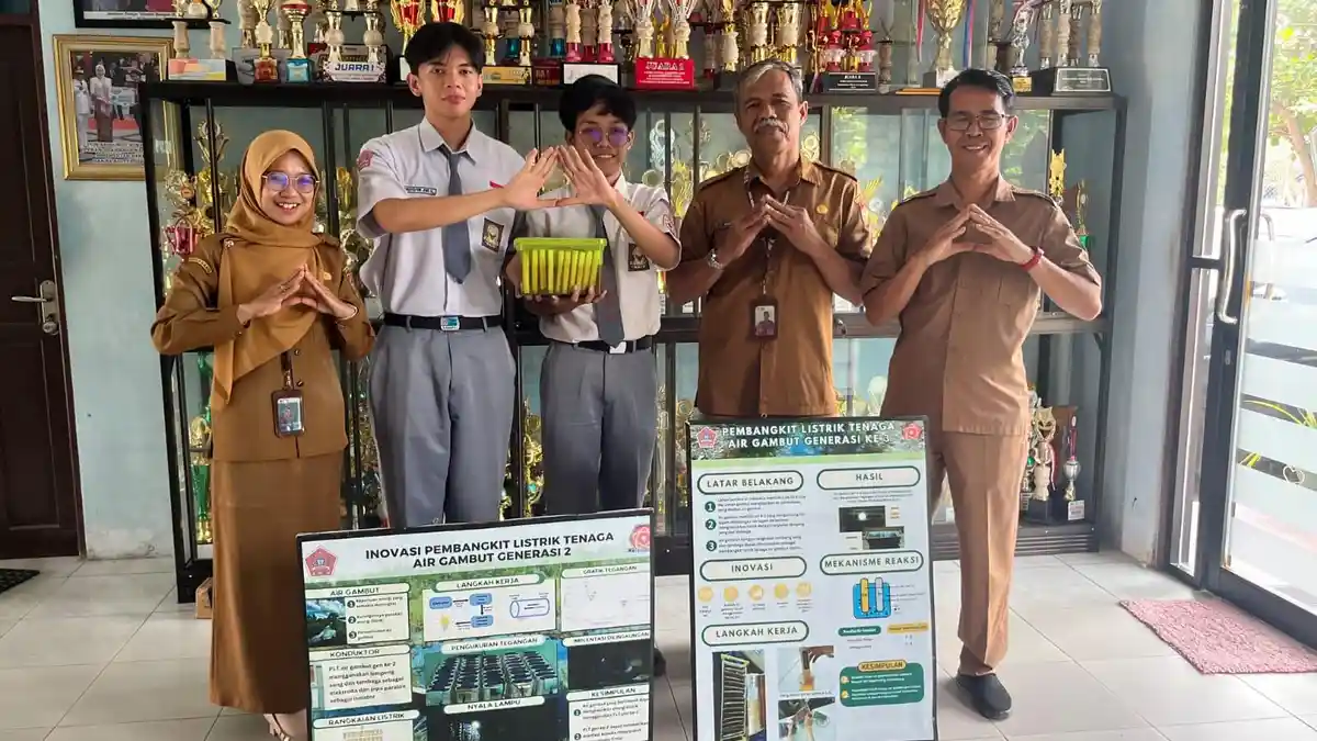 2 Siswa SMAN 2 Sampit Kembangkan PLTAG dari Air Gambut, Mampu Nyalakan Lampu 12 Volt