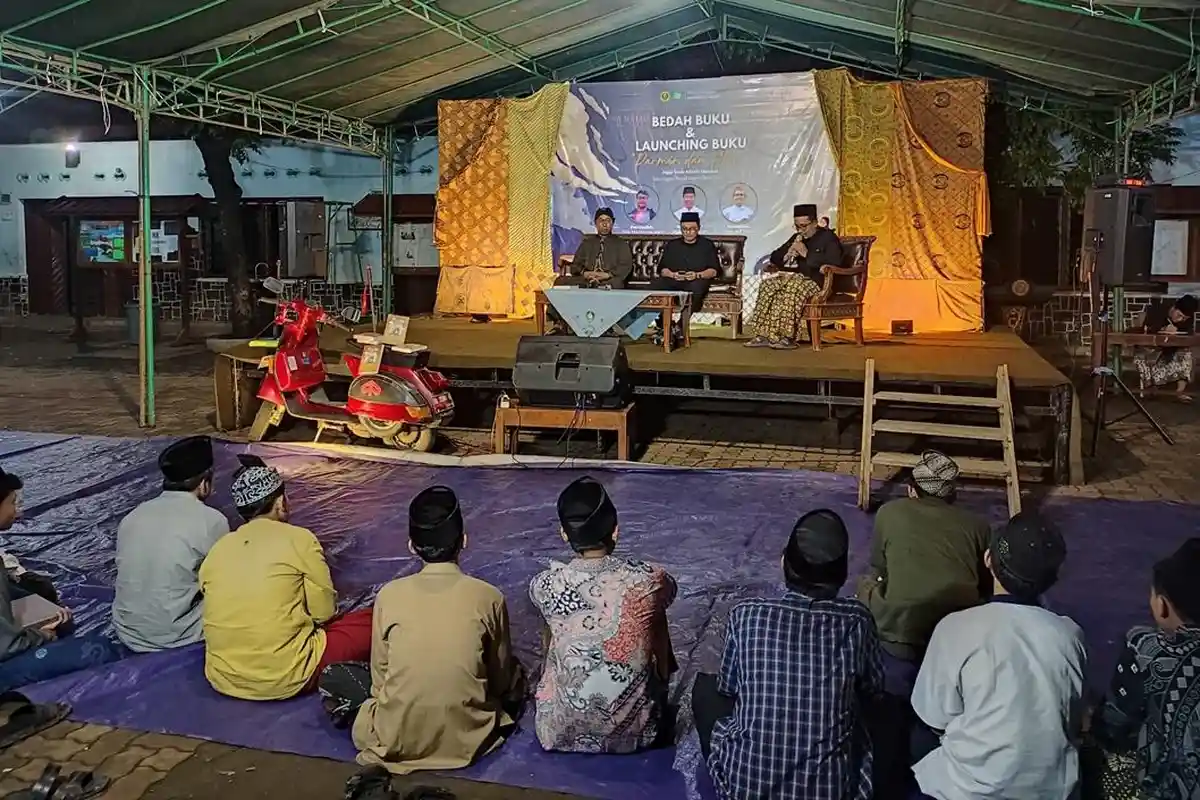 Guru di Pati Terbitkan Novel Berbahasa Jawa "Parmin & Atun" Dari Kitab Arba'in Nawawi