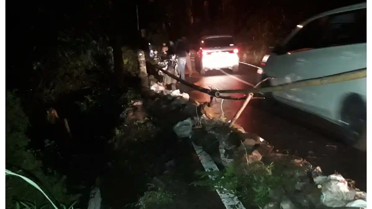 Hujan Deras Gerus Bahu Jalan di Dago Atas, Warga Siaga Antisipasi Longsor