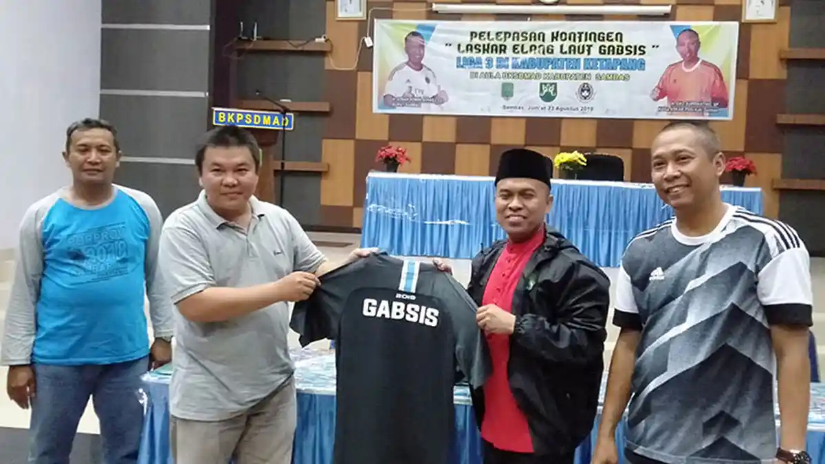 Lepas Kontingen U-22 Gabsis Sambas, Ini Pesan Bupati Atbah