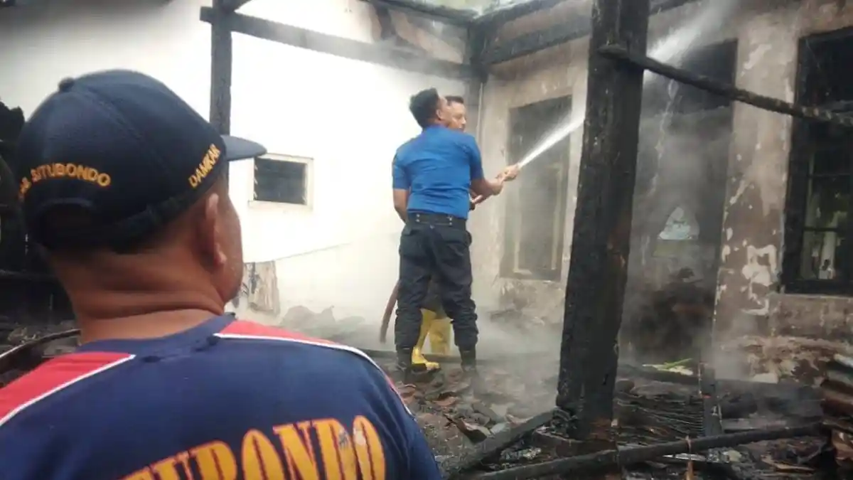 Kabel Listrik Putus Kena BBM, Rumah Warga di Situbondo Nyaris Ludes Terbakar