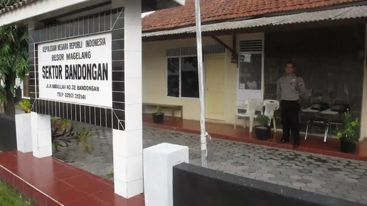 Anggota Polsek Bandongan Tetap Bertugas Meski Terjadi Pro dan Kontra