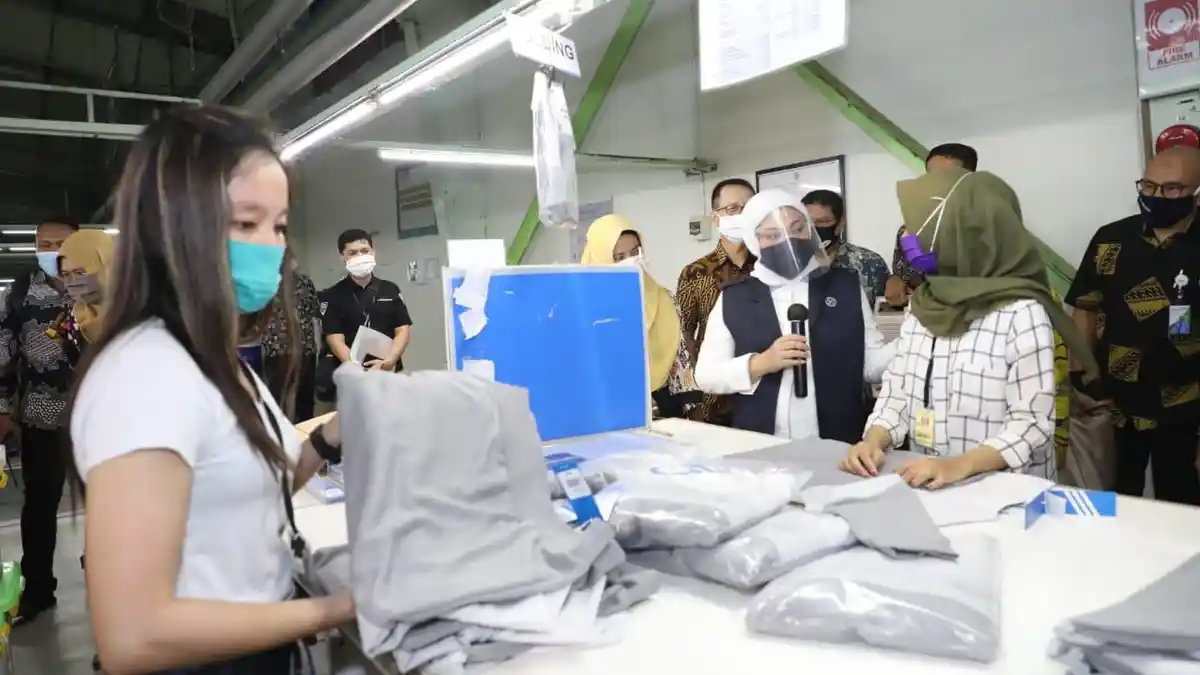 Cegah Penularan Covid-19, Menaker Ida Minta Perusahaan Utamakan Kesehatan Pekerja