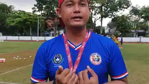 Pelatih-Assa-Pro-Soccer-School-Didik-Darmadi-di-Lapangan-Bogowonto.jpg