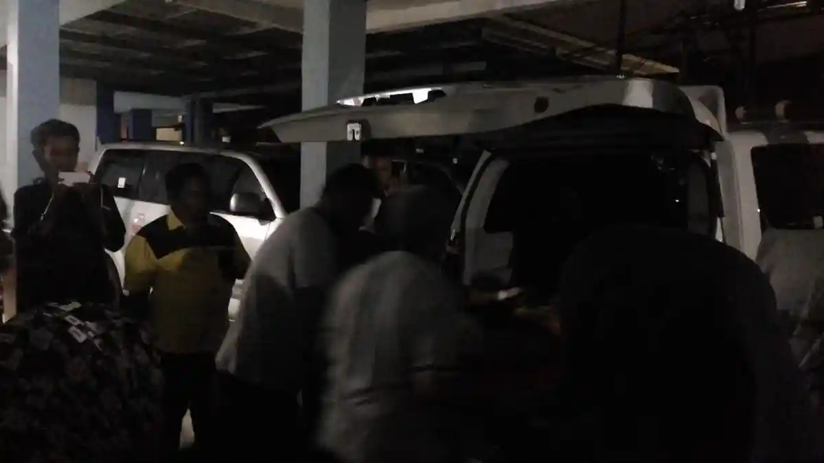 BREAKING NEWS - Jenazah Bunuh Diri di Transmart Lampung Dibawa Pulang ke Rumah Duka