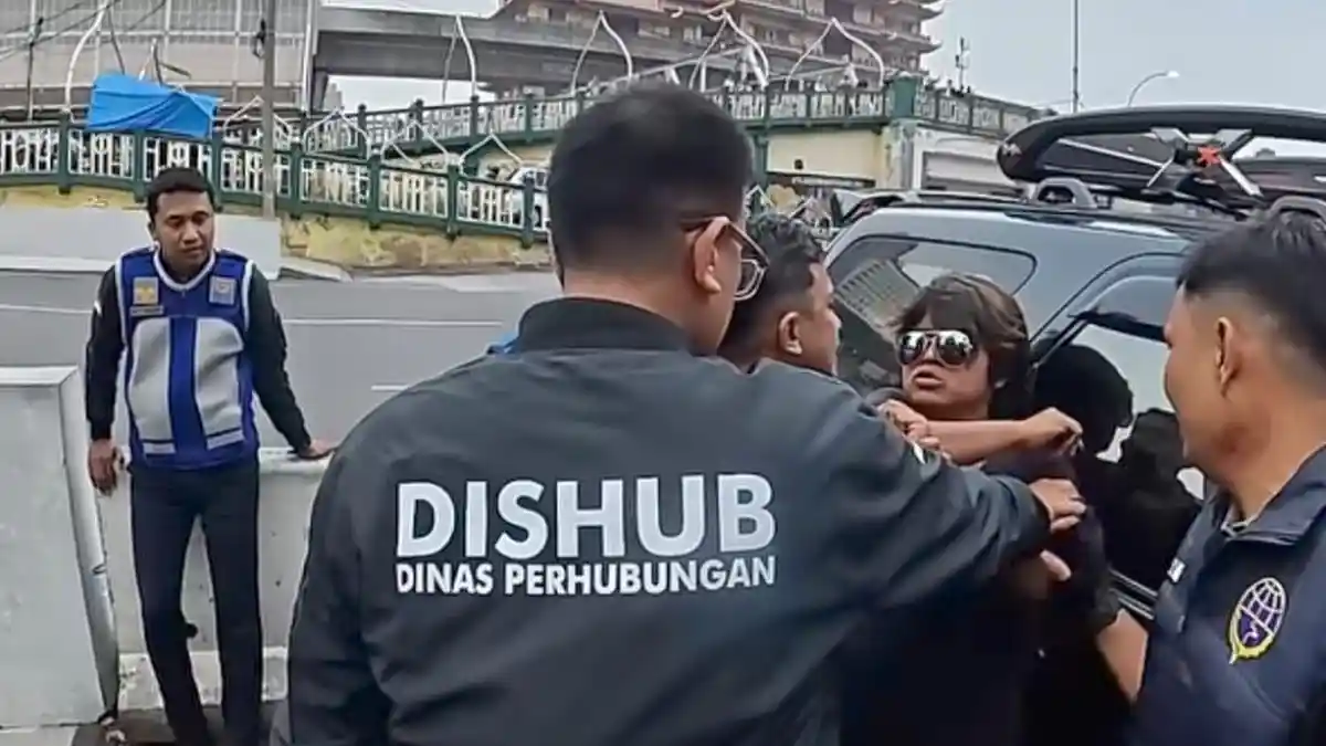 Jukir Liar Memberontak saat Diamankan Tim Cakrawala Dishub Medan