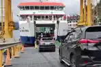 Suasana-penyeberangan-saat-perayaan-Imlek-Imlek-2577-Kongzili.jpg