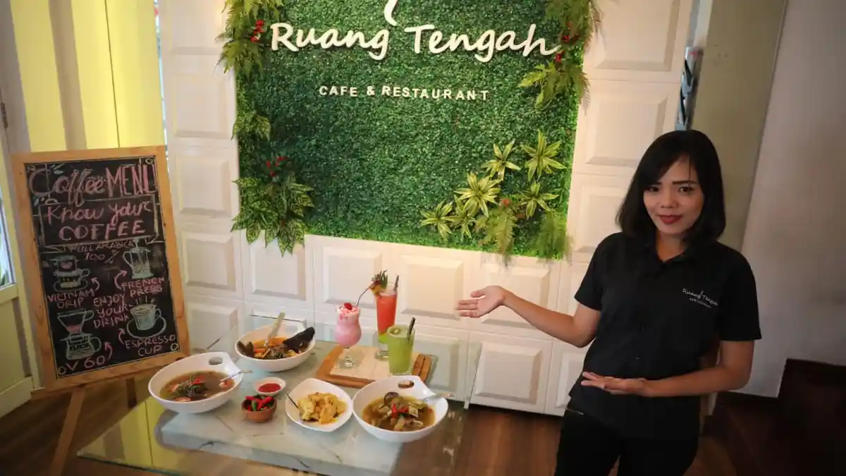 TRIBUNWIKI: Ruang Tengah Cafe & Resto Usung Konsep Go Green, Ini Menu Lengkap dan Harganya