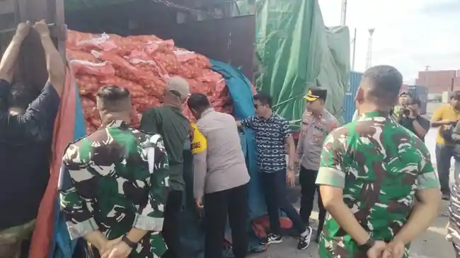 Aduan Lapor Pak Amran, Bongkar 133 Ton Bawang Bombay Ilegal Diamankan di Semarang