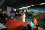 Buka Bersama Sandiaga Uno di Kolong Jembatan
