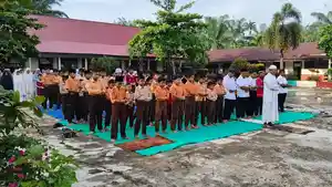 salat_berjamaah_di_sekolah_di_Rohul_17042026.jpg