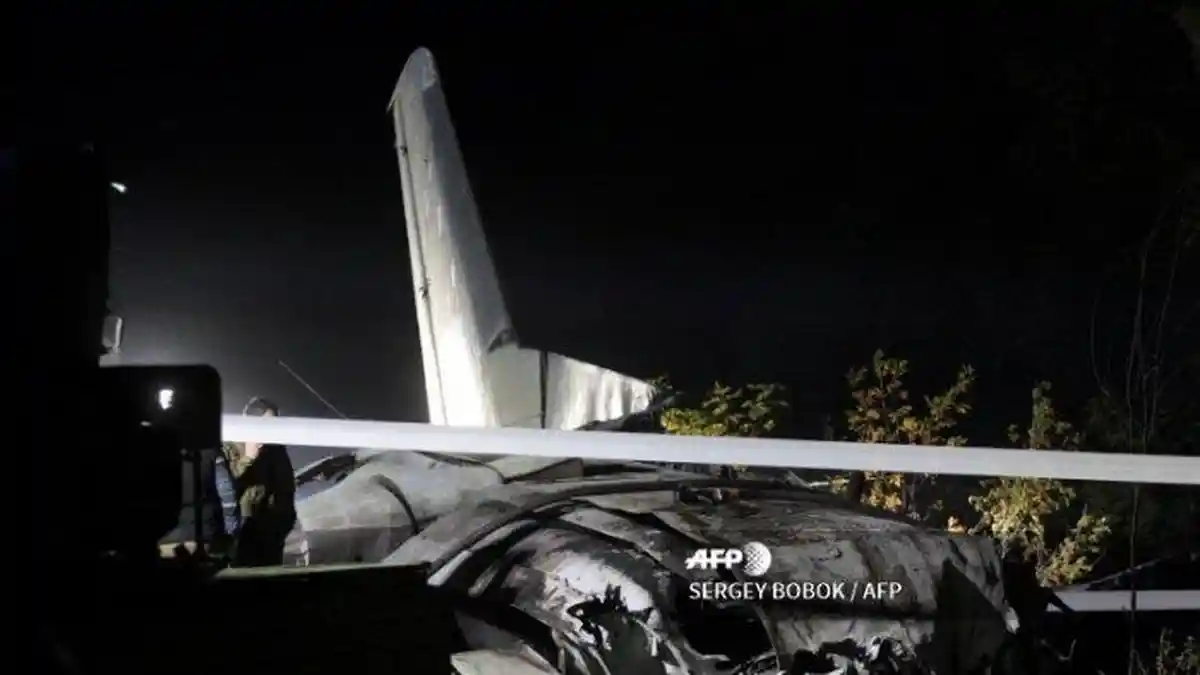 22 Orang Tewas dan 2 Korban Masih Dicari, Pesawat Militer Jatuh dan Meledak di Ukraina