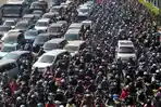 20140115_232024_ribuan-motor-bikin-macet-jakarta.jpg