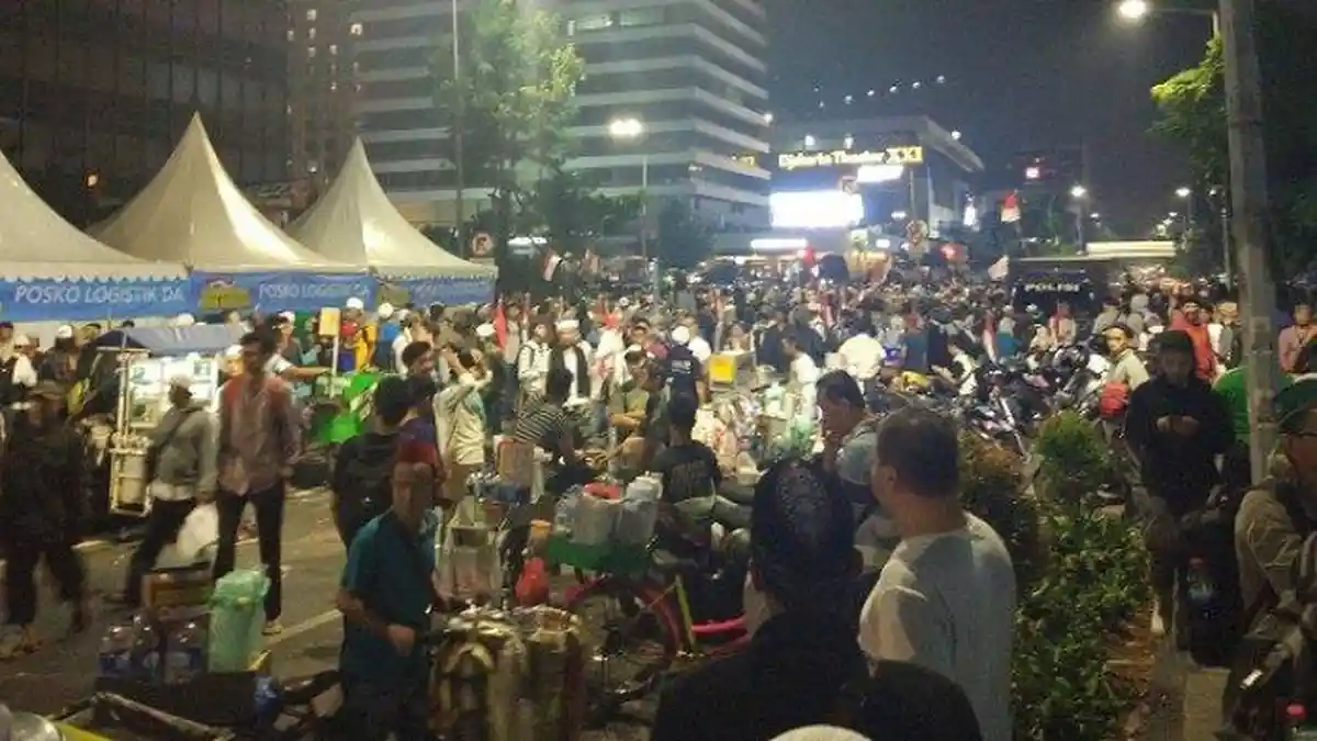 Demo di Kantor Bawaslu Sempat Diwarnai Kericuhan, Massa: Ayo Tetap Rapatkan Barisan